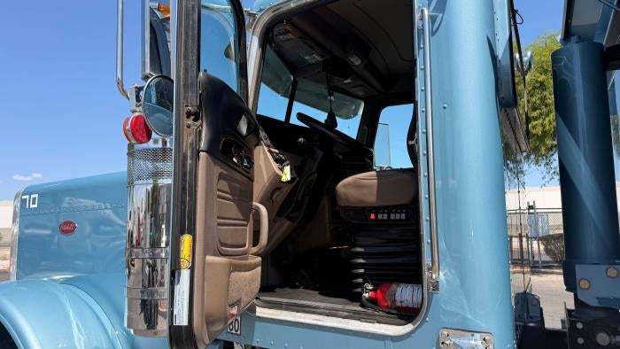 2024 Peterbilt 389 Base