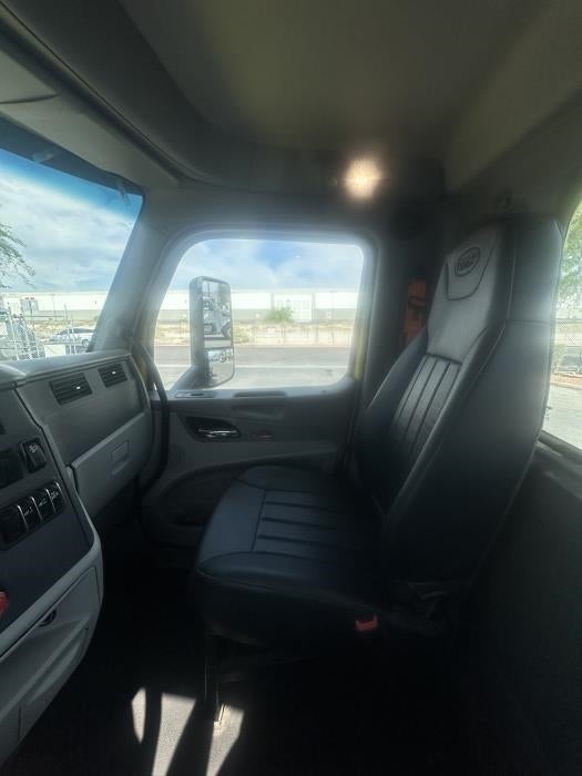 2021 Peterbilt 579 Base
