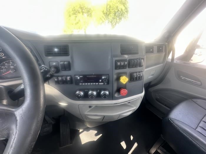 2021 Peterbilt 579 Base