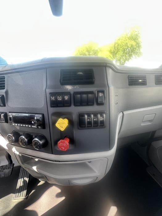 2021 Peterbilt 579 Base