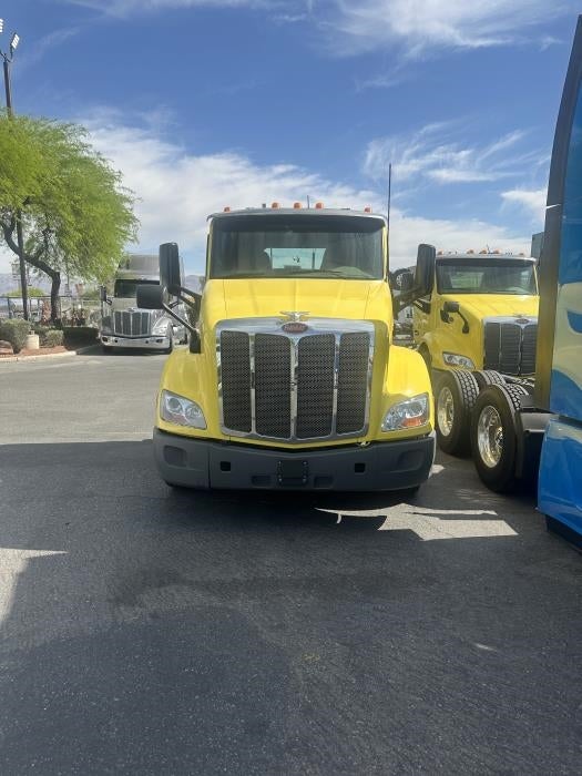 2021 Peterbilt 579 Base