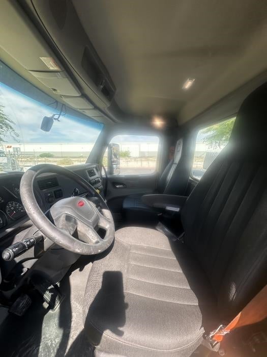 2021 Peterbilt 579 Base
