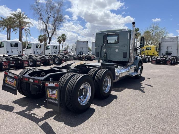 2021 Peterbilt 579 Base