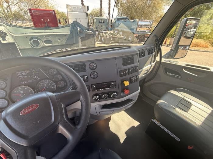 2021 Peterbilt 579 Base
