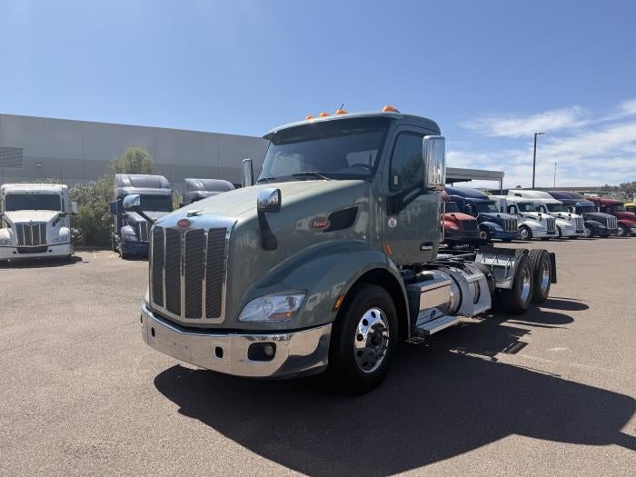 2021 Peterbilt 579 Base