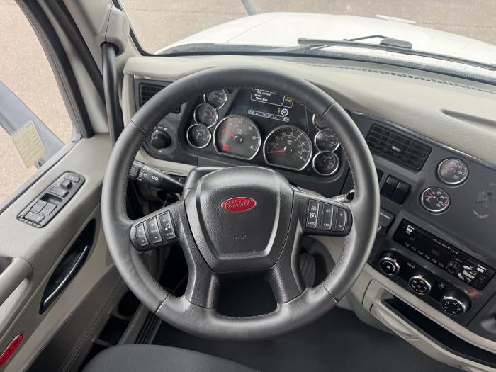 2020 Peterbilt 579 Base