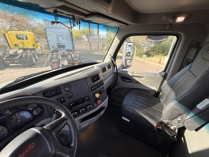 2021 Peterbilt 579 Base