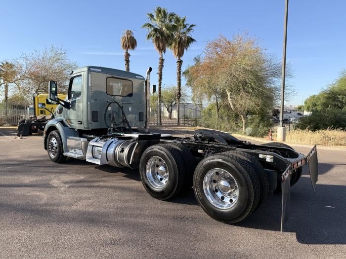 2021 Peterbilt 579 Base